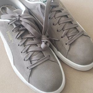 New Men's Suede Classic Pumas Size 9.5
